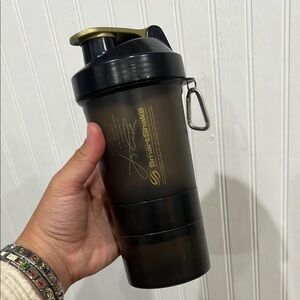 SmartShake Black and Gold Shaker Bottle